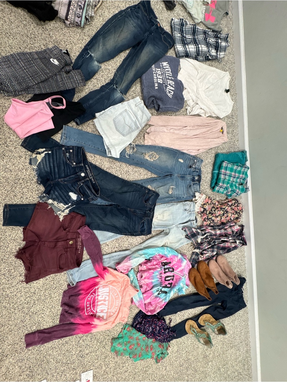 30 pieces Tween Teen Lot of Clothing!